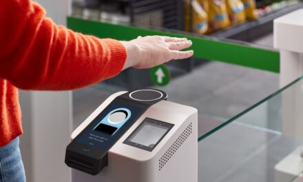 Amazon will now let you pay with your palm in its stores